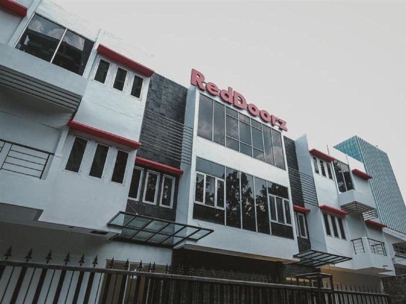 Reddoorz Plus Near Plaza Blok M Jakarta Exterior photo