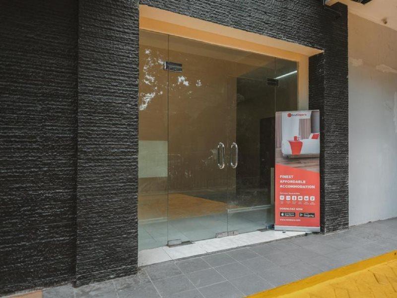 Reddoorz Plus Near Plaza Blok M Jakarta Exterior photo