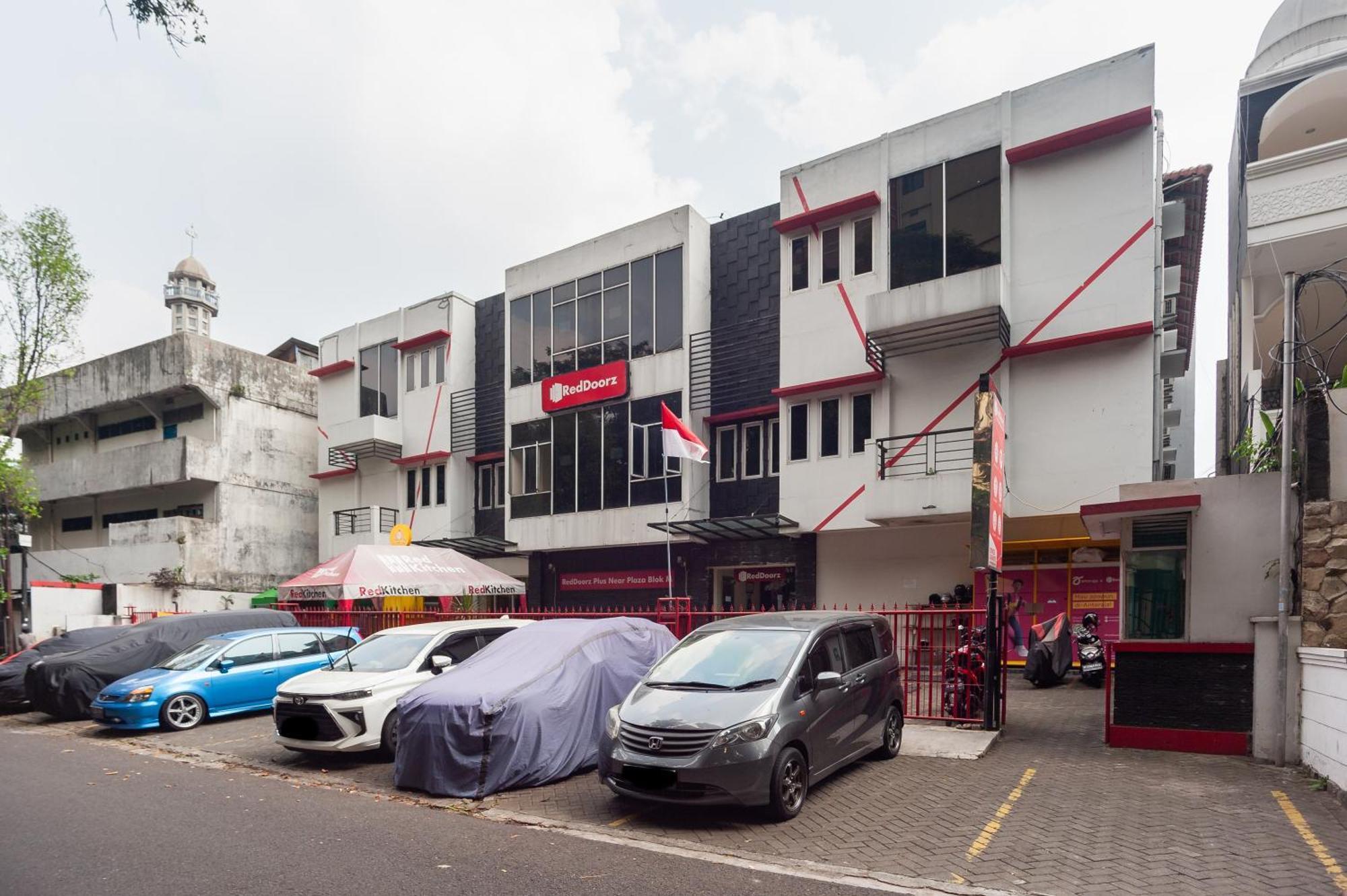 Reddoorz Plus Near Plaza Blok M Jakarta Exterior photo